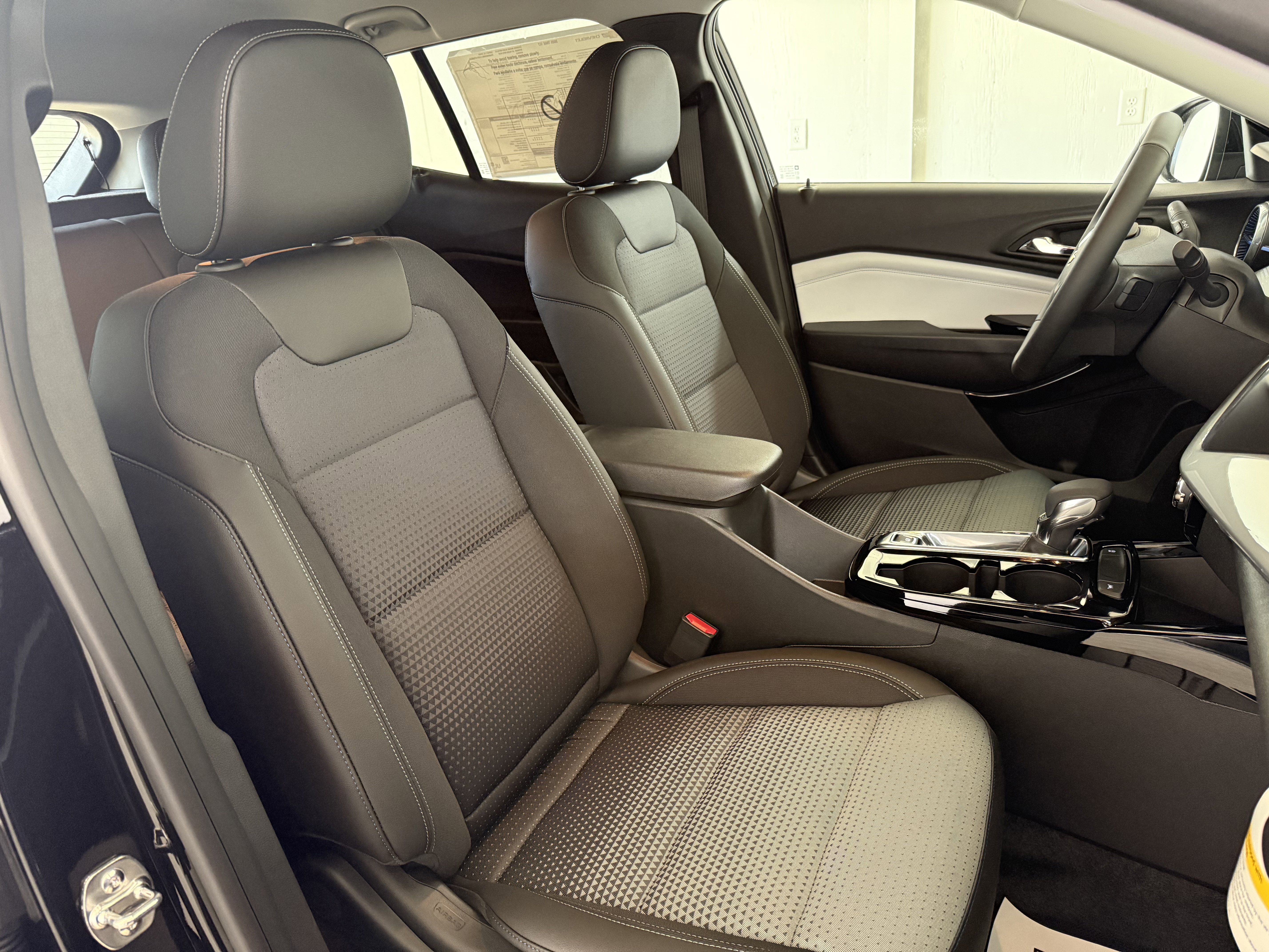 New 2025 Chevrolet Trax LT w/ Driver Confidence Package image 29