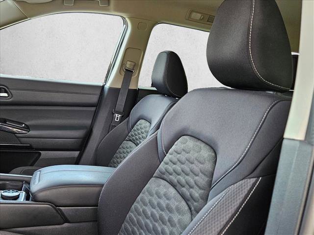 Used 2022 Nissan Pathfinder SV image 19