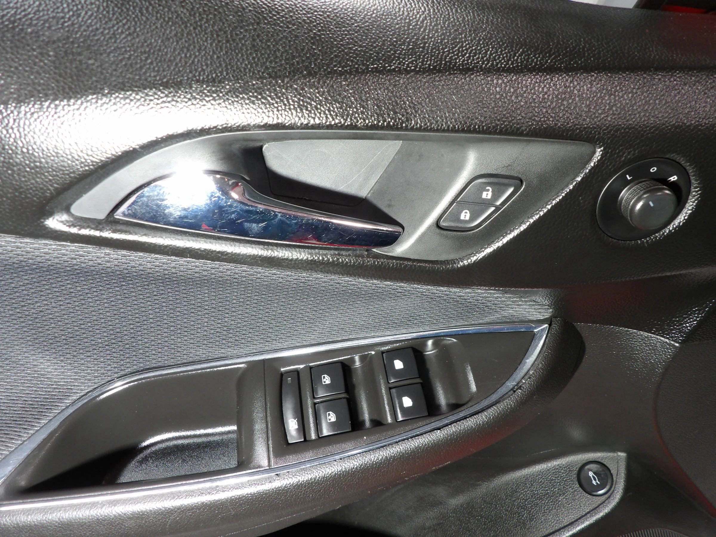 Used 2017 Chevrolet Cruze LT FWD image 9