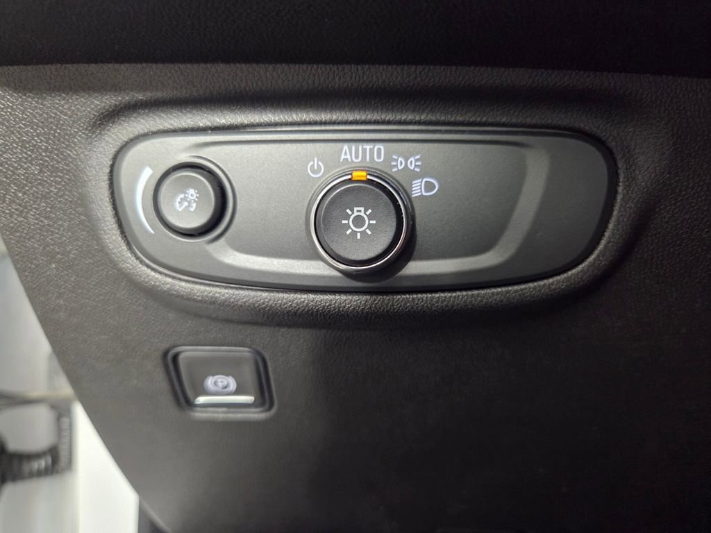 Used 2022 GMC Terrain SLE w/ Driver Convenience Package FWD image 19