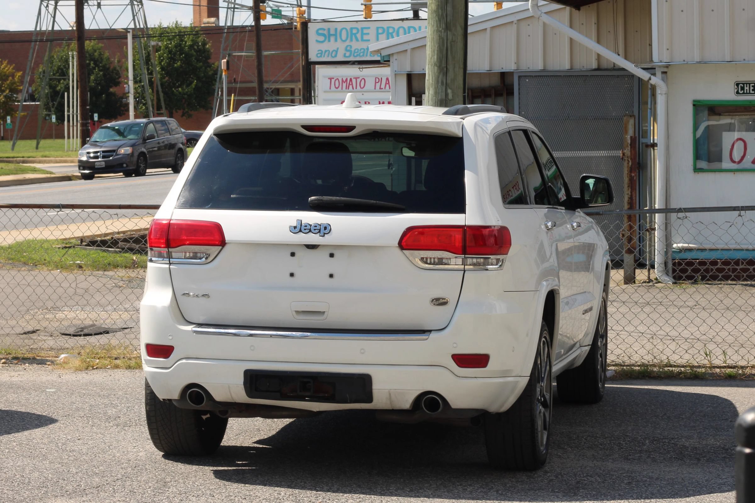 Used 2017 Jeep Grand Cherokee Overland w/ Jeep Active Safety Group AWD/4WD image 8