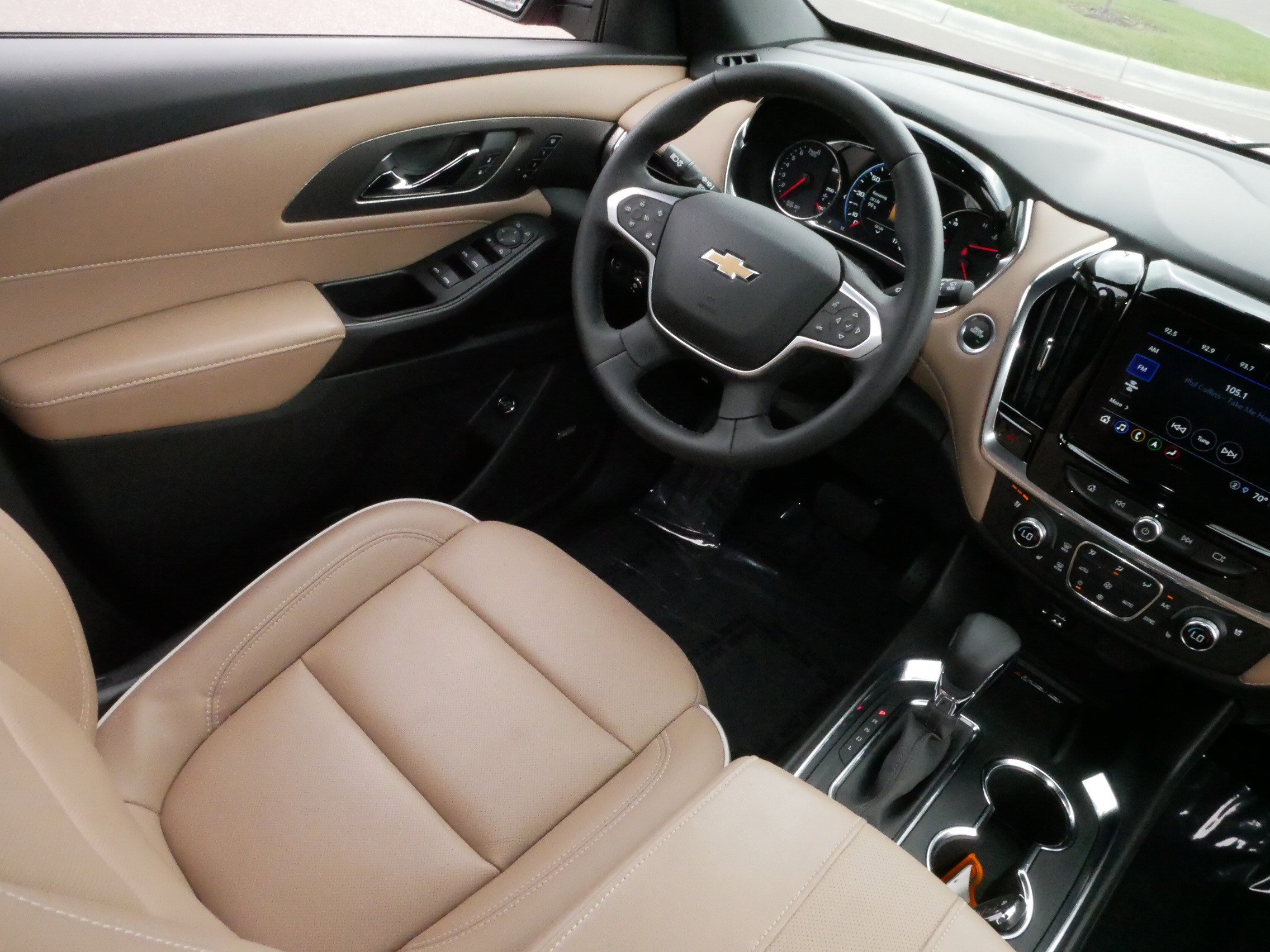 Used 2023 Chevrolet Traverse Premier image 9
