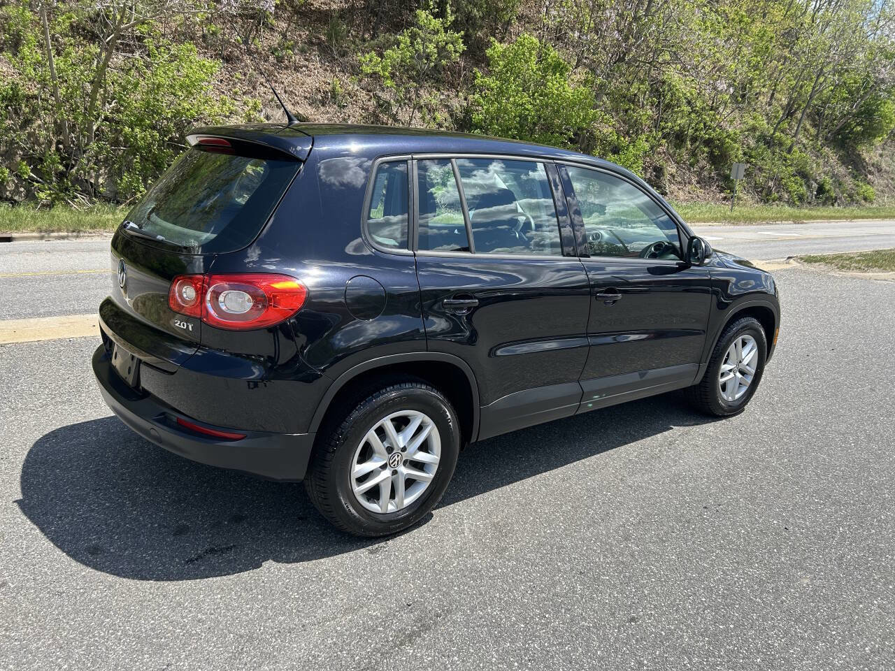 Used 2011 Volkswagen Tiguan S FWD image 8