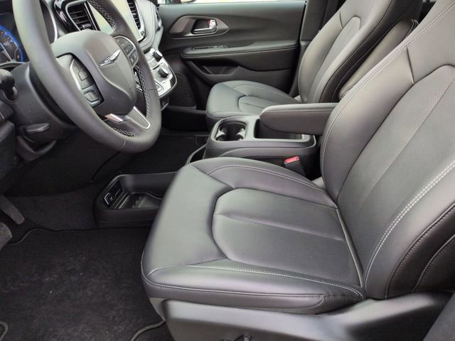 New 2026 Chrysler Pacifica Select image 12