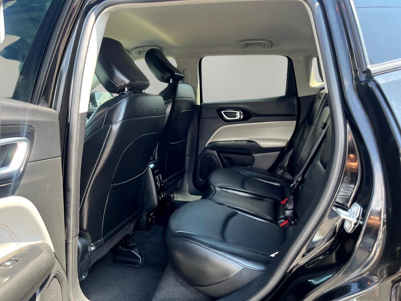 Used 2022 Jeep Compass Limited w/ Elite Group image 12