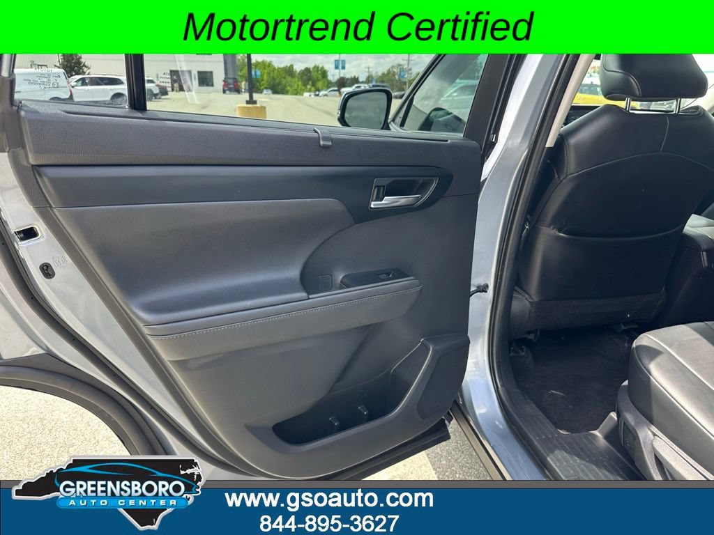 Used 2020 Toyota Highlander XLE AWD/4WD image 22