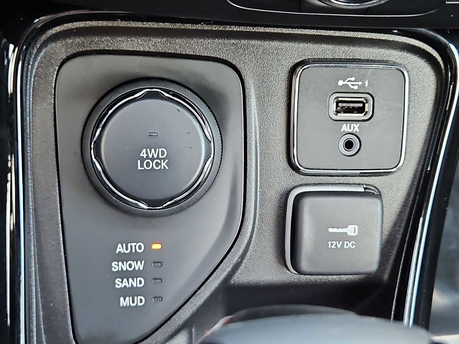 Used 2020 Jeep Compass Limited image 31