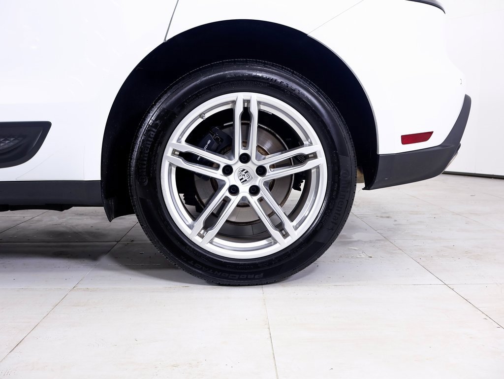 Used 2025 Porsche Macan image 23