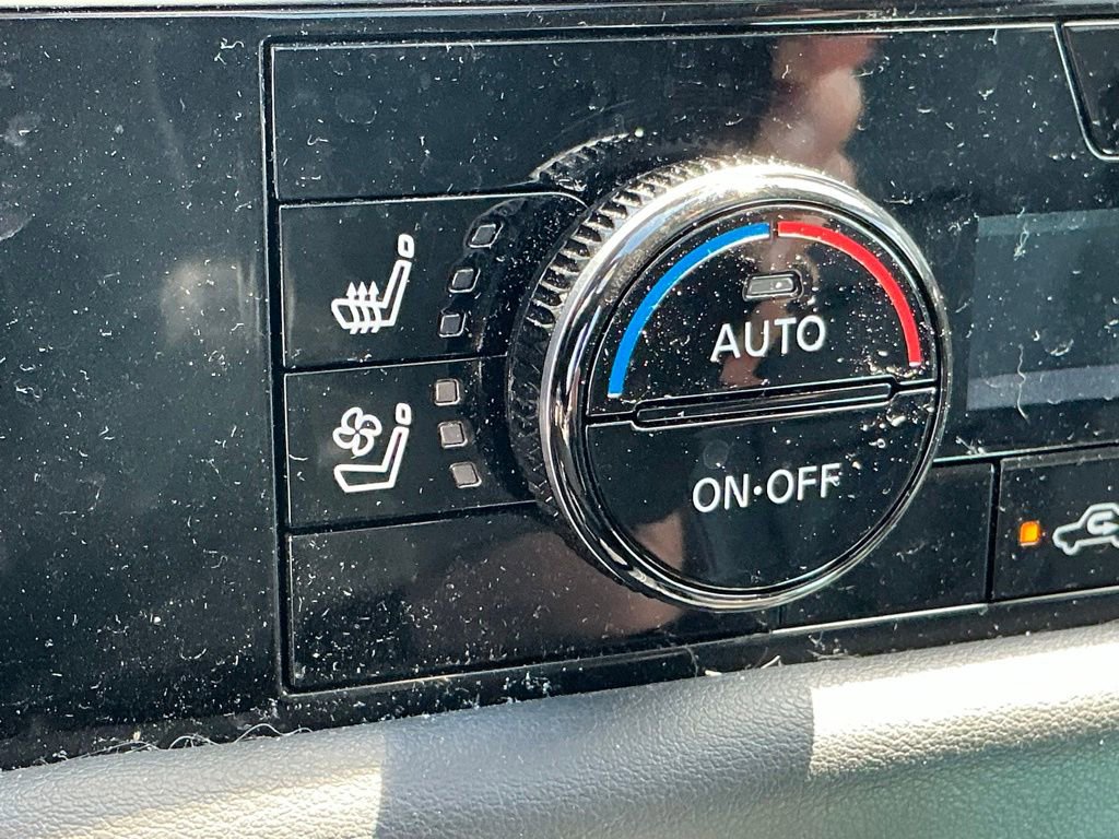 Used 2023 Nissan Pathfinder Platinum AWD/4WD image 13