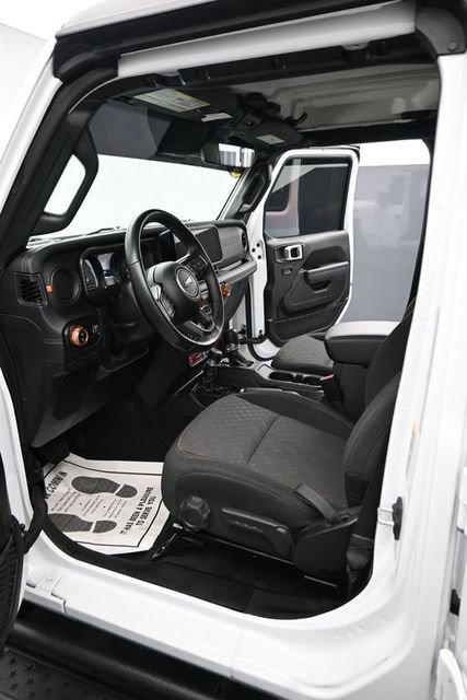 Used 2024 Jeep Gladiator Mojave w/ Technology Group AWD/4WD image 13