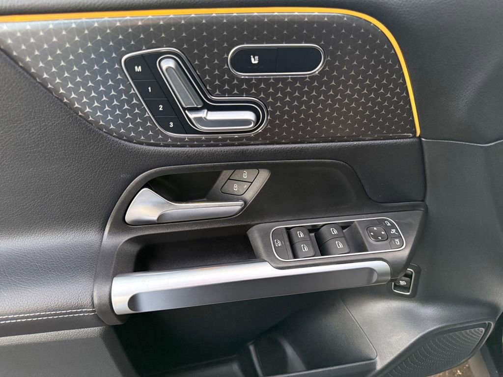 Used 2024 Mercedes-Benz GLB 250 image 11