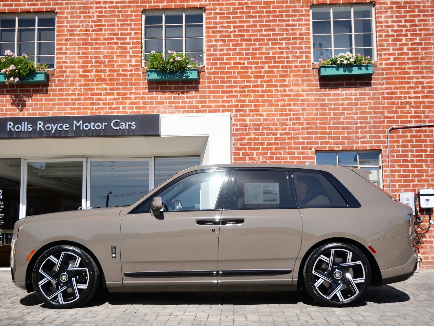 New 2027 Rolls-Royce Cullinan Black Badge AWD/4WD image 3