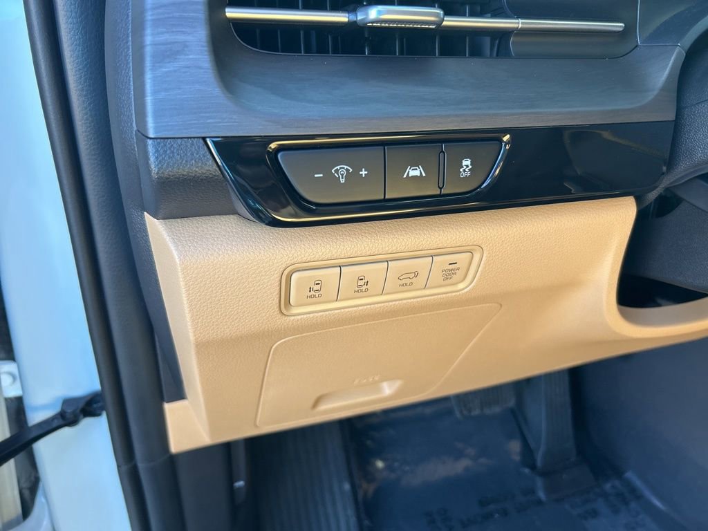 Used 2023 Kia Carnival EX image 39