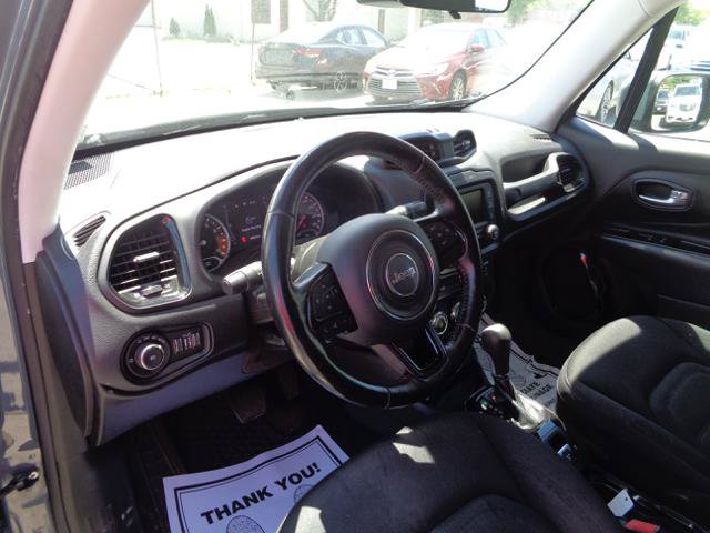 Used 2017 Jeep Renegade Altitude AWD/4WD image 40
