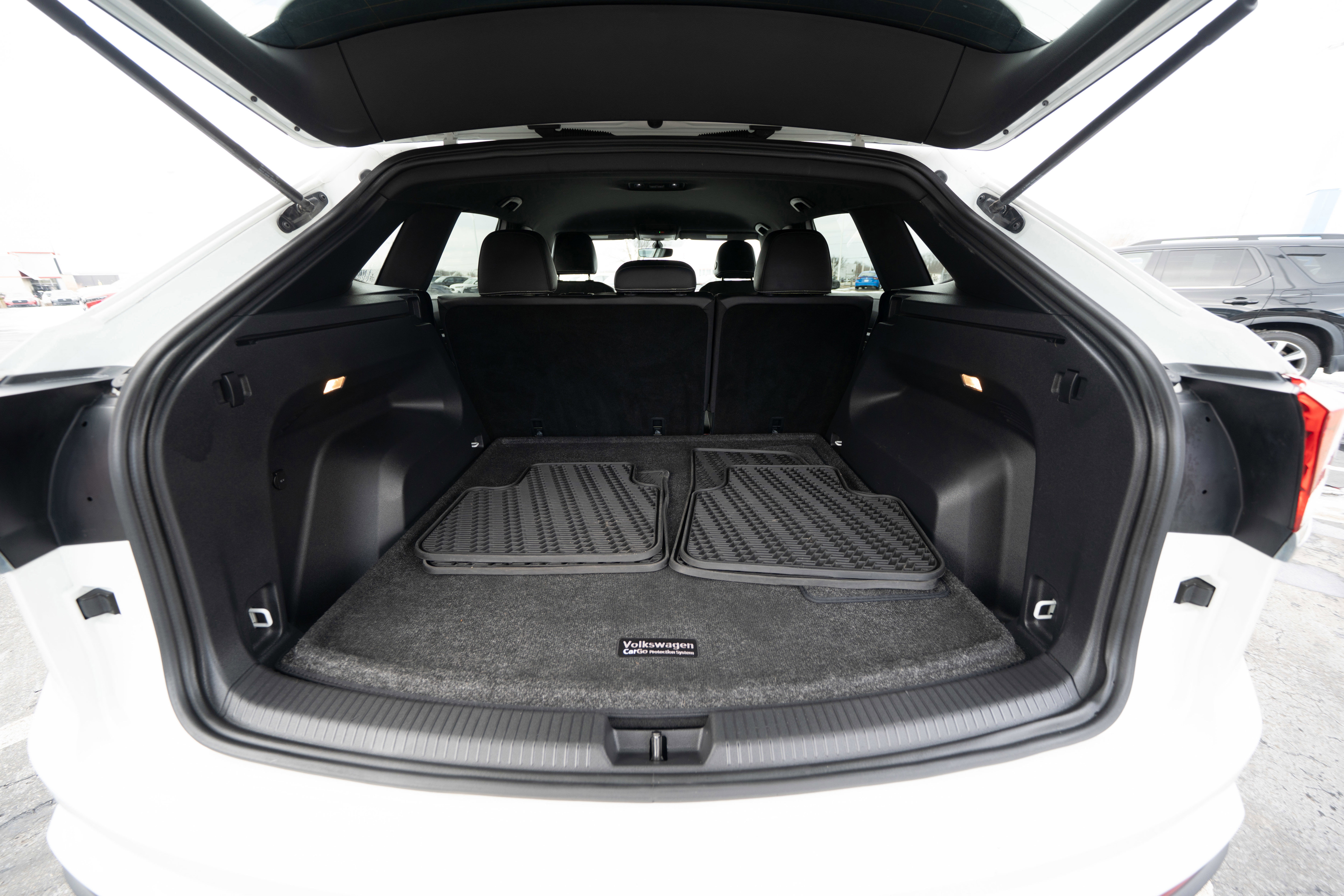 Used 2023 Volkswagen Atlas Cross Sport SE image 28