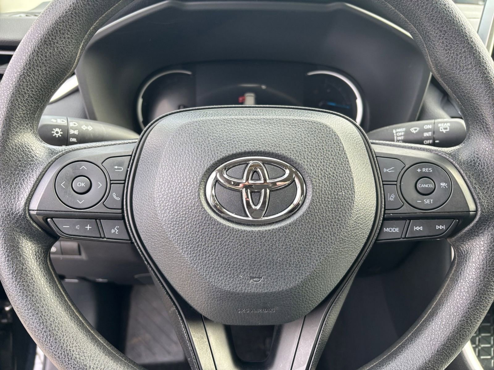 Used 2025 Toyota RAV4 LE image 29