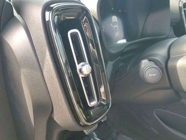 Used 2021 Volvo XC40 P8 Recharge w/ Advanced Package image 11