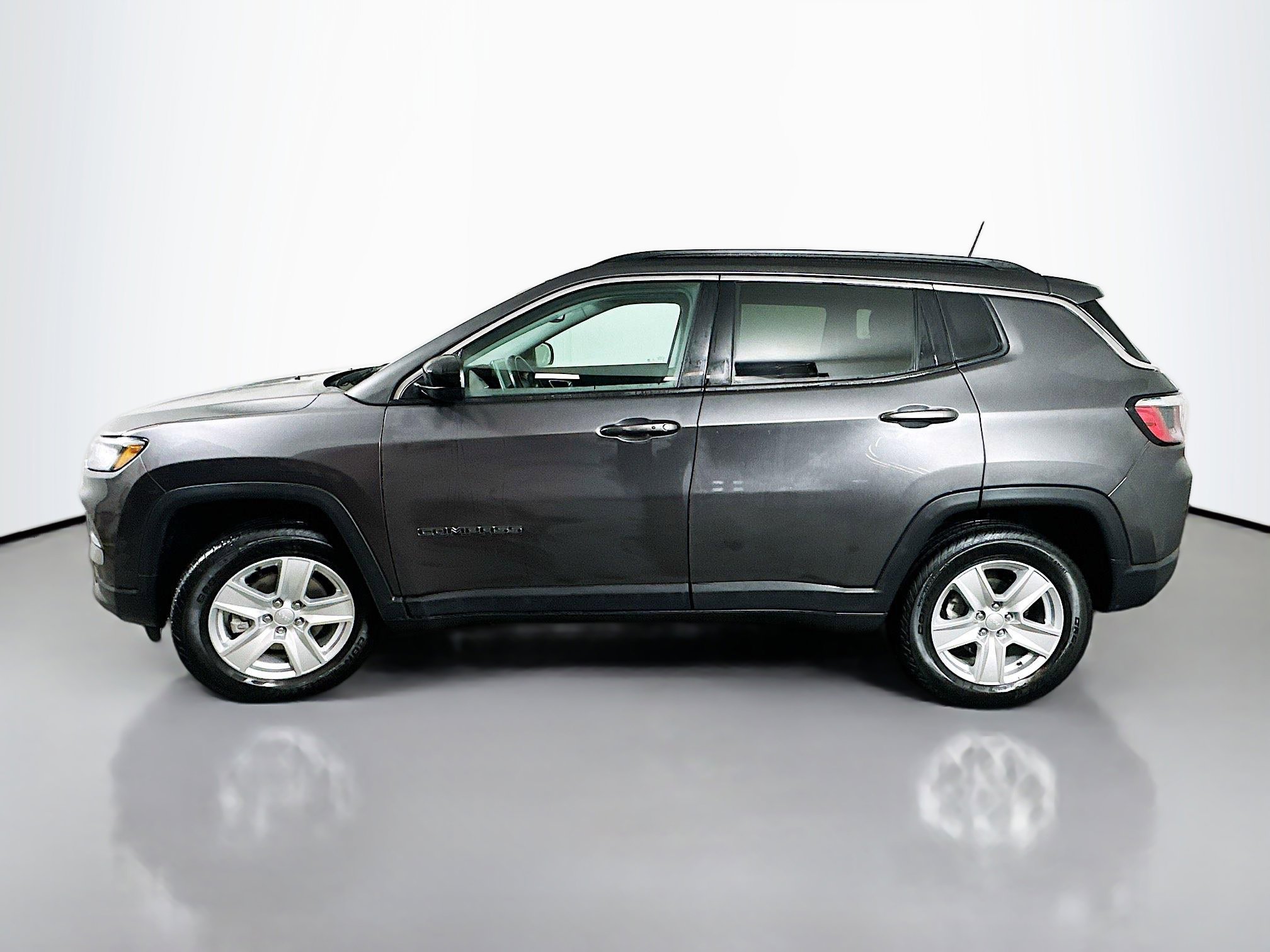 Used 2022 Jeep Compass Latitude w/ Convenience Group AWD/4WD image 4
