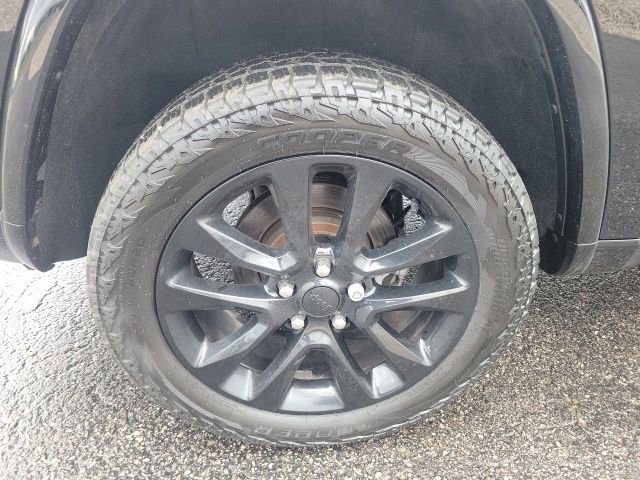 Used 2021 Jeep Grand Cherokee Altitude AWD/4WD image 13