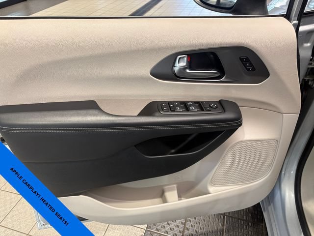 Used 2023 Chrysler Pacifica Touring-L FWD image 6