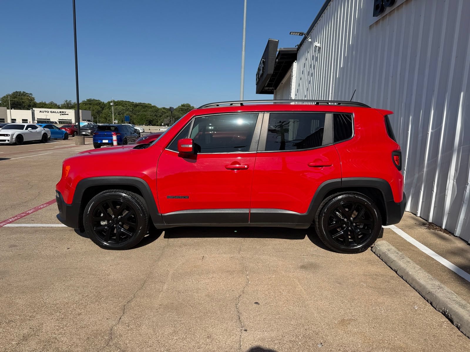 Used 2018 Jeep Renegade Altitude w/ Popular Equipment Group FWD image 3