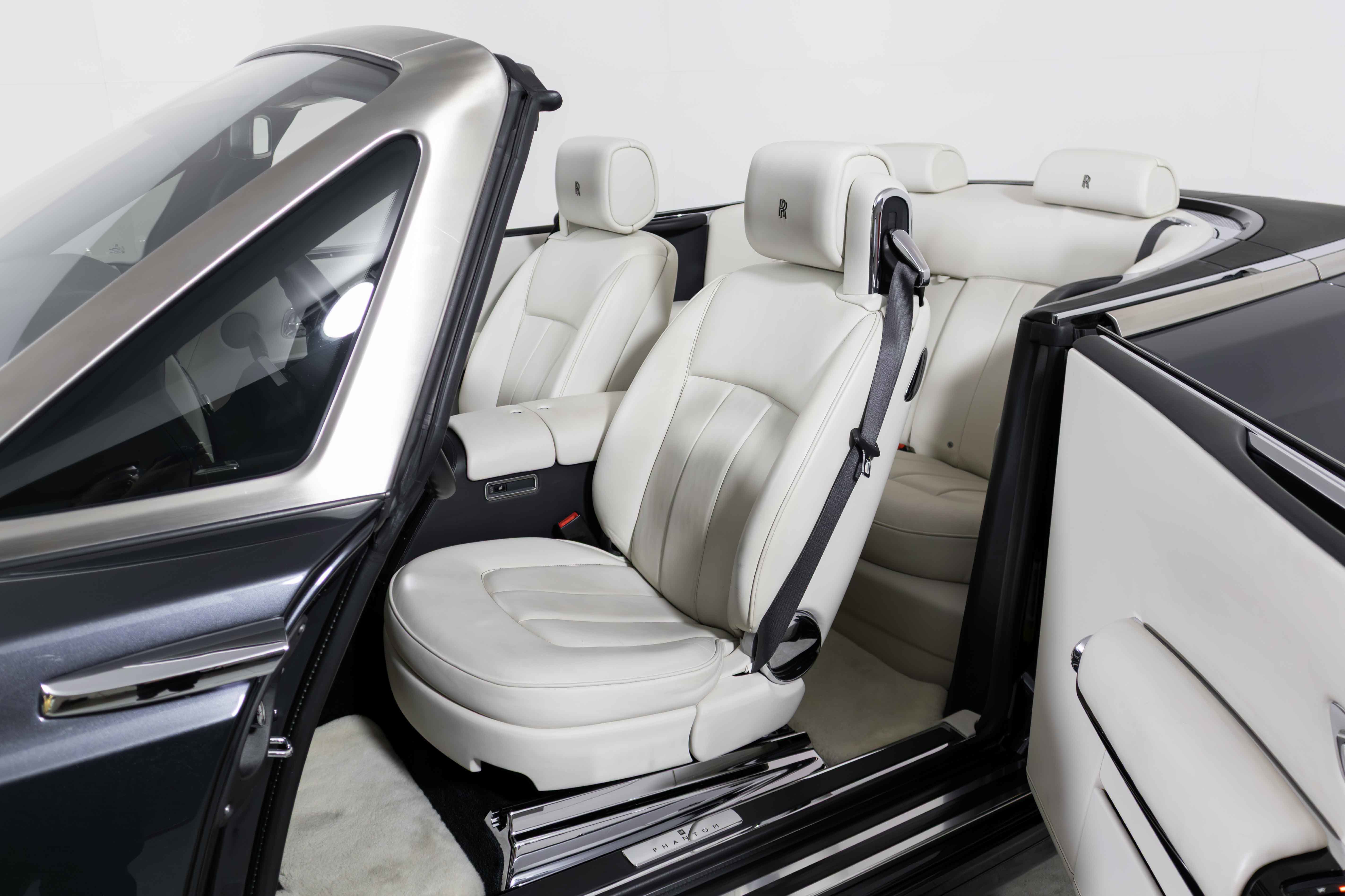 Used 2013 Rolls-Royce Phantom Drophead Coupe image 34
