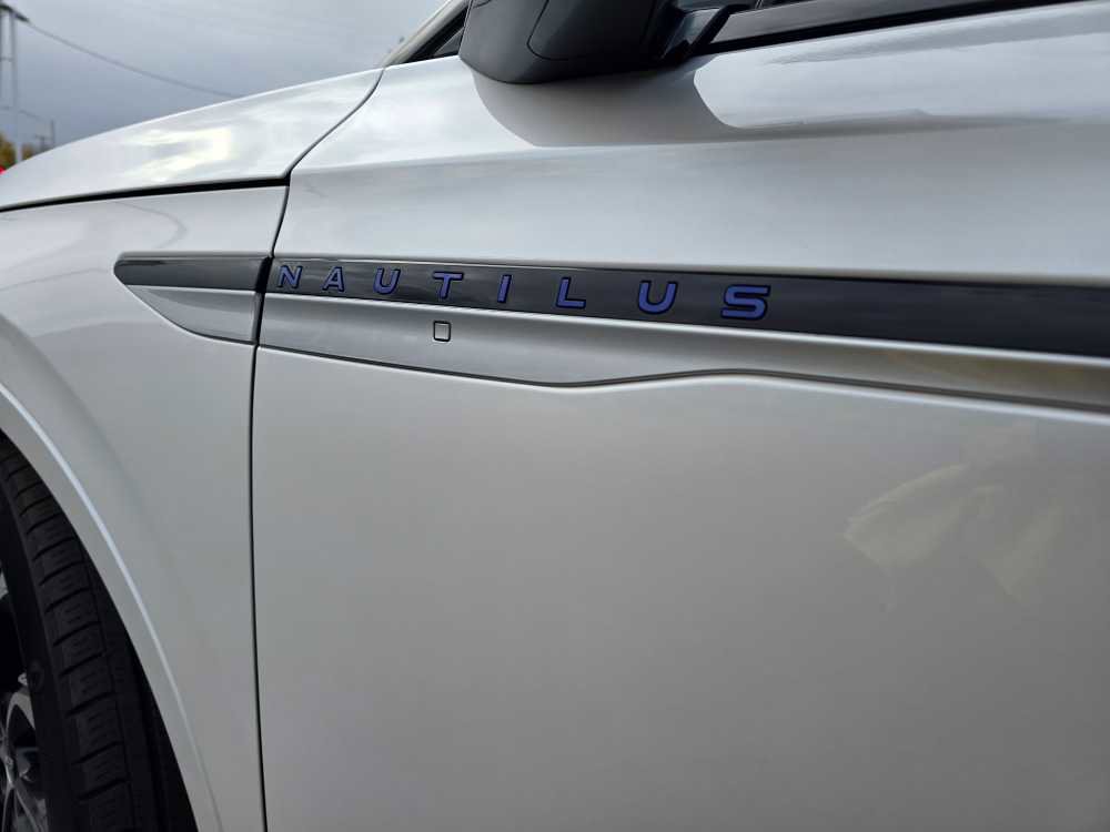 Used 2024 Lincoln Nautilus Reserve w/ Equipment Group 203A image 12