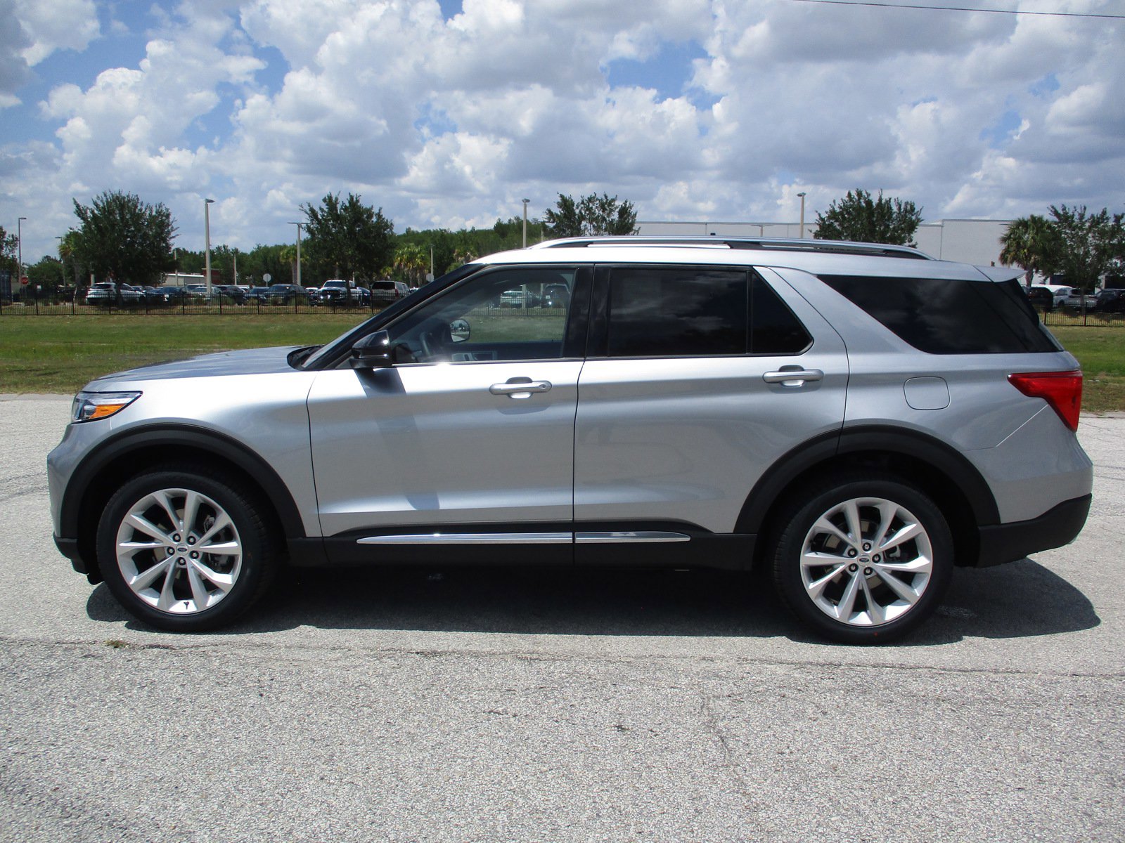 New 2024 Ford Explorer Platinum w/ Technology Package AWD/4WD image 4