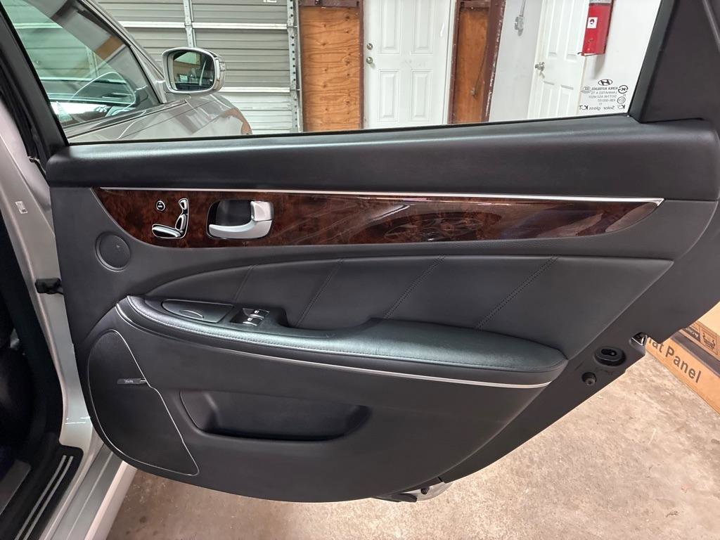 Used 2012 Hyundai Equus Signature image 24