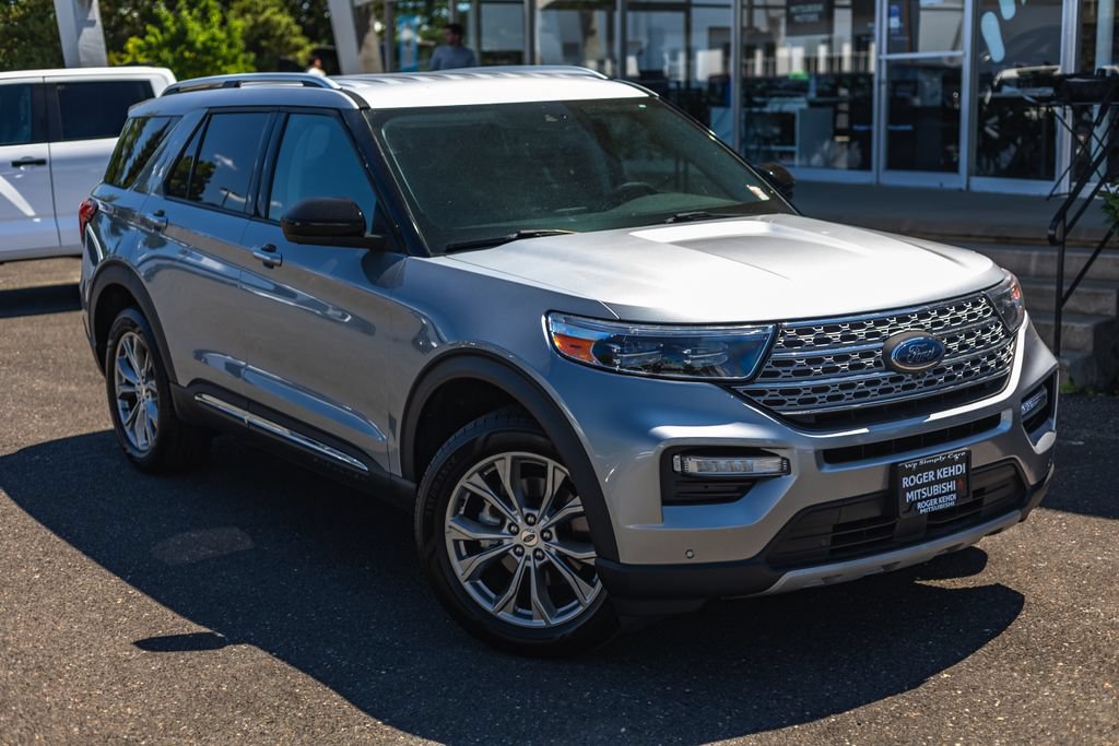 Used 2022 Ford Explorer Limited AWD/4WD image 2