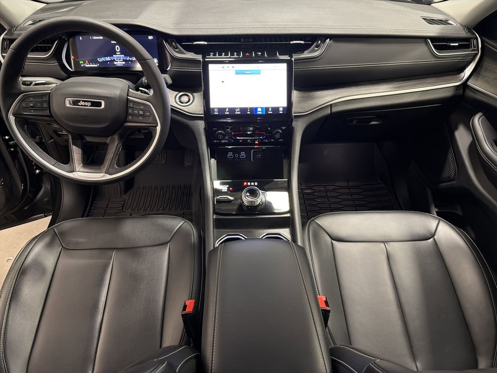 Used 2024 Jeep Grand Cherokee Limited image 4