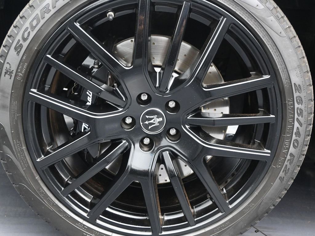 Used 2022 Maserati Levante Modena image 10