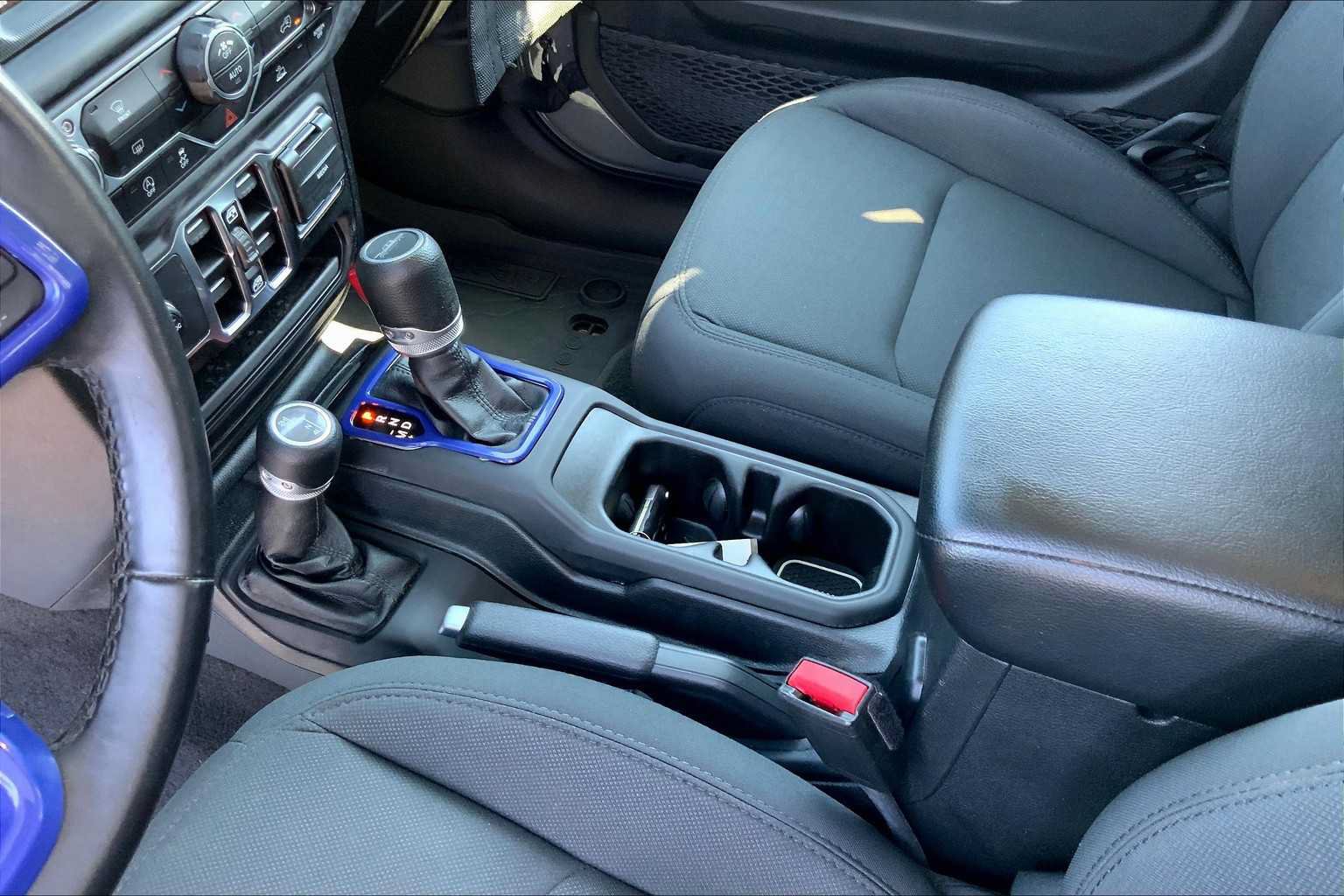 Used 2021 Jeep Gladiator Sport AWD/4WD image 17