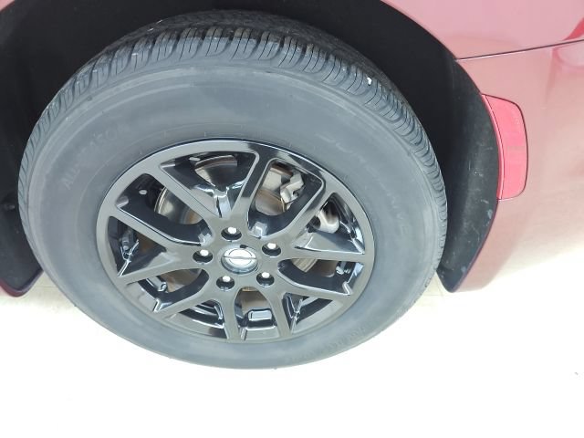Used 2023 Chrysler Pacifica Touring-L FWD image 21