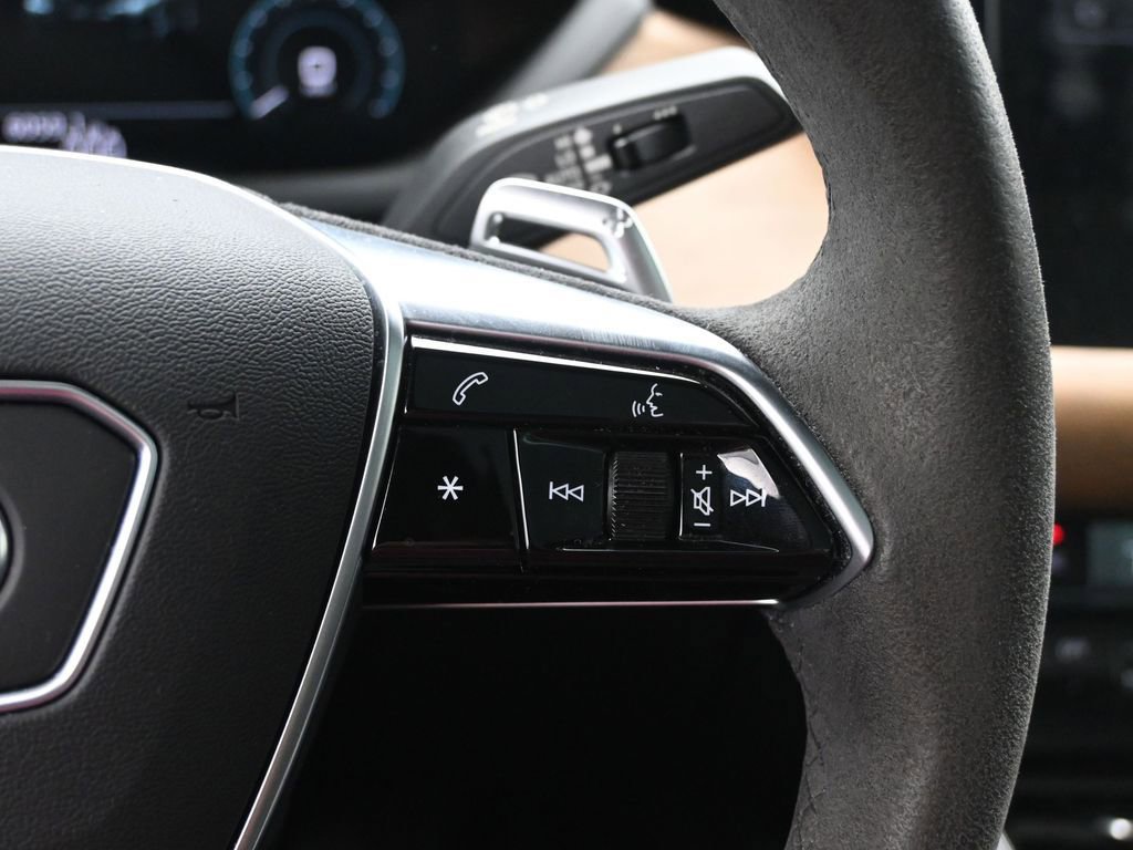 Used 2023 Audi e-tron GT Premium Plus image 13