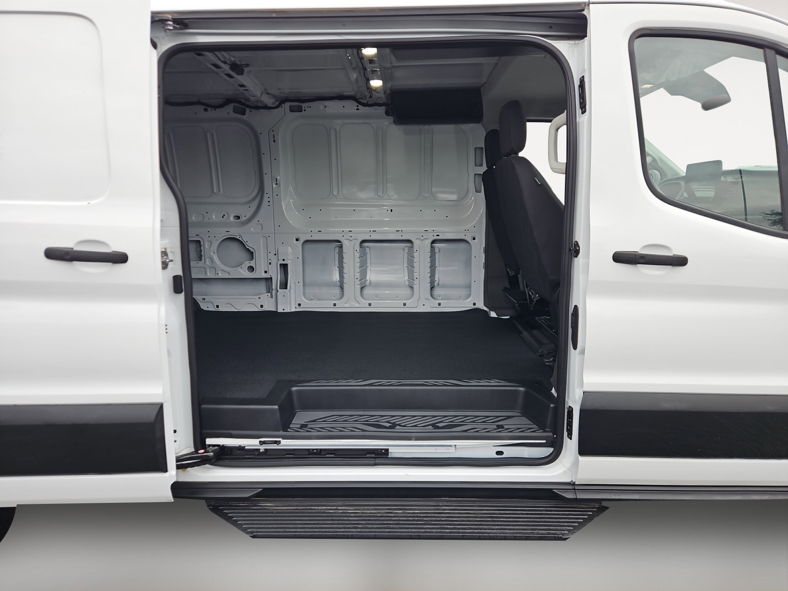 Used 2024 Ford E-Transit Low Roof RWD image 15