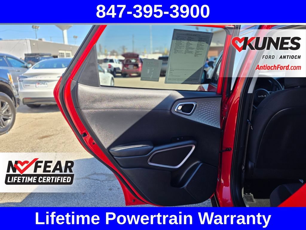 Used 2025 Kia Soul LX w/ LX Technology Package FWD image 25