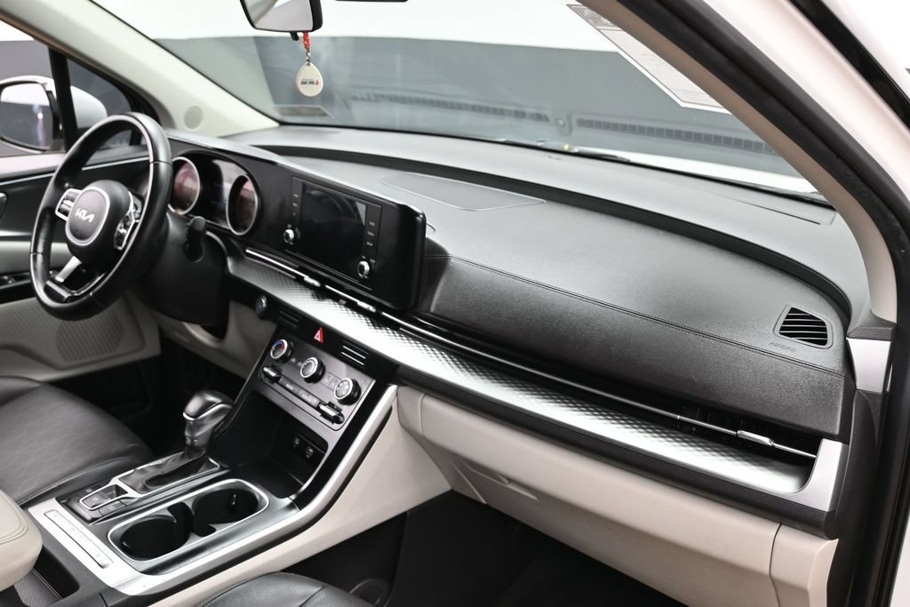 Used 2022 Kia Carnival LX FWD image 35