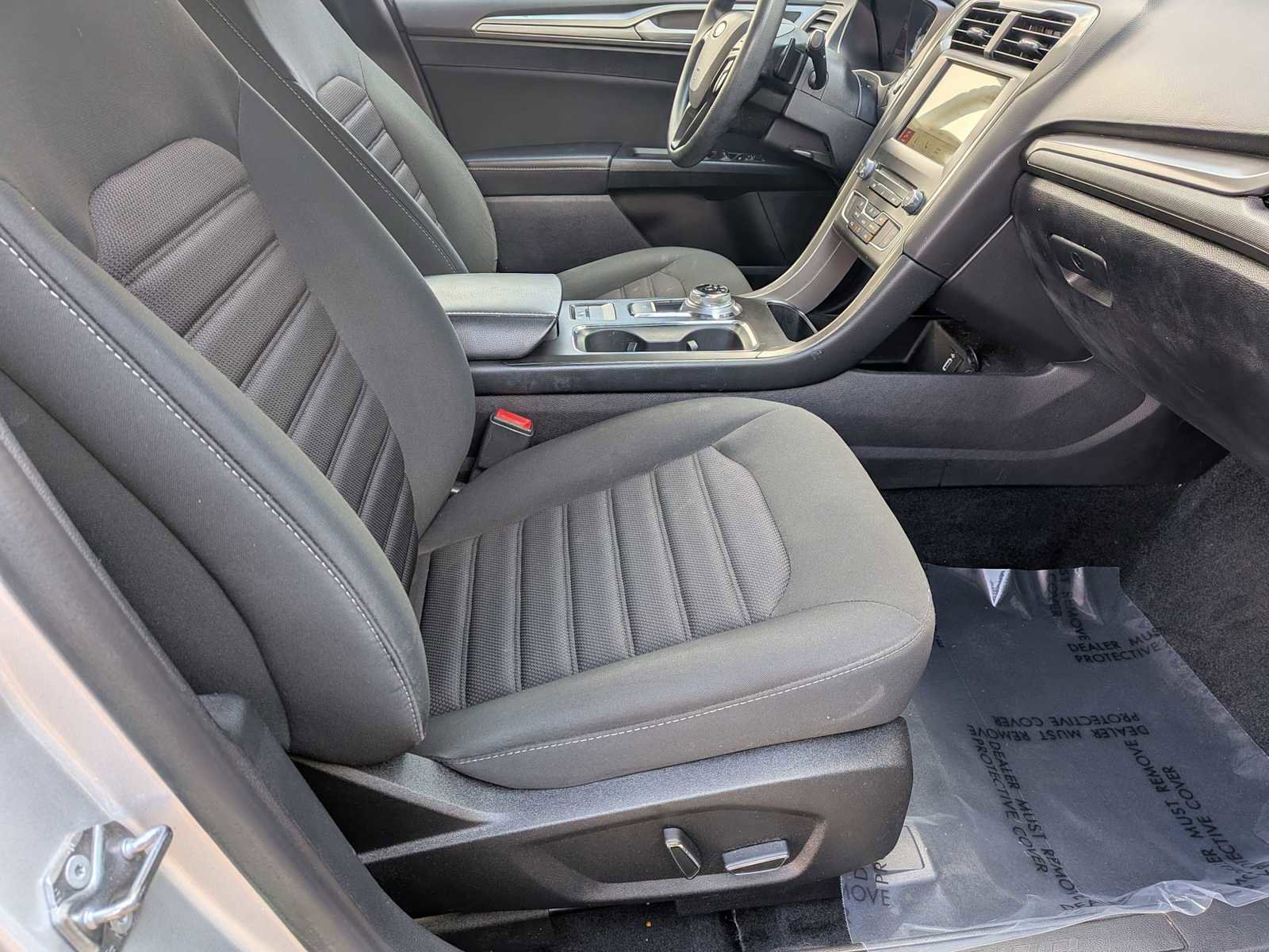 Used 2018 Ford Fusion SE w/ Fusion SE Technology Package FWD image 20