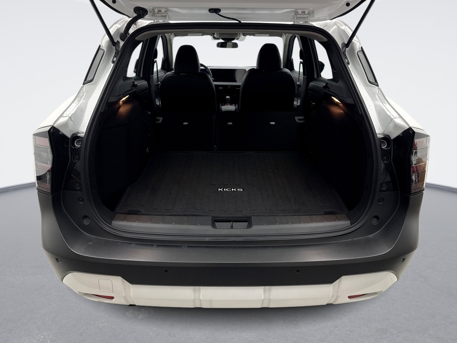 Used 2025 Nissan Kicks SR image 22