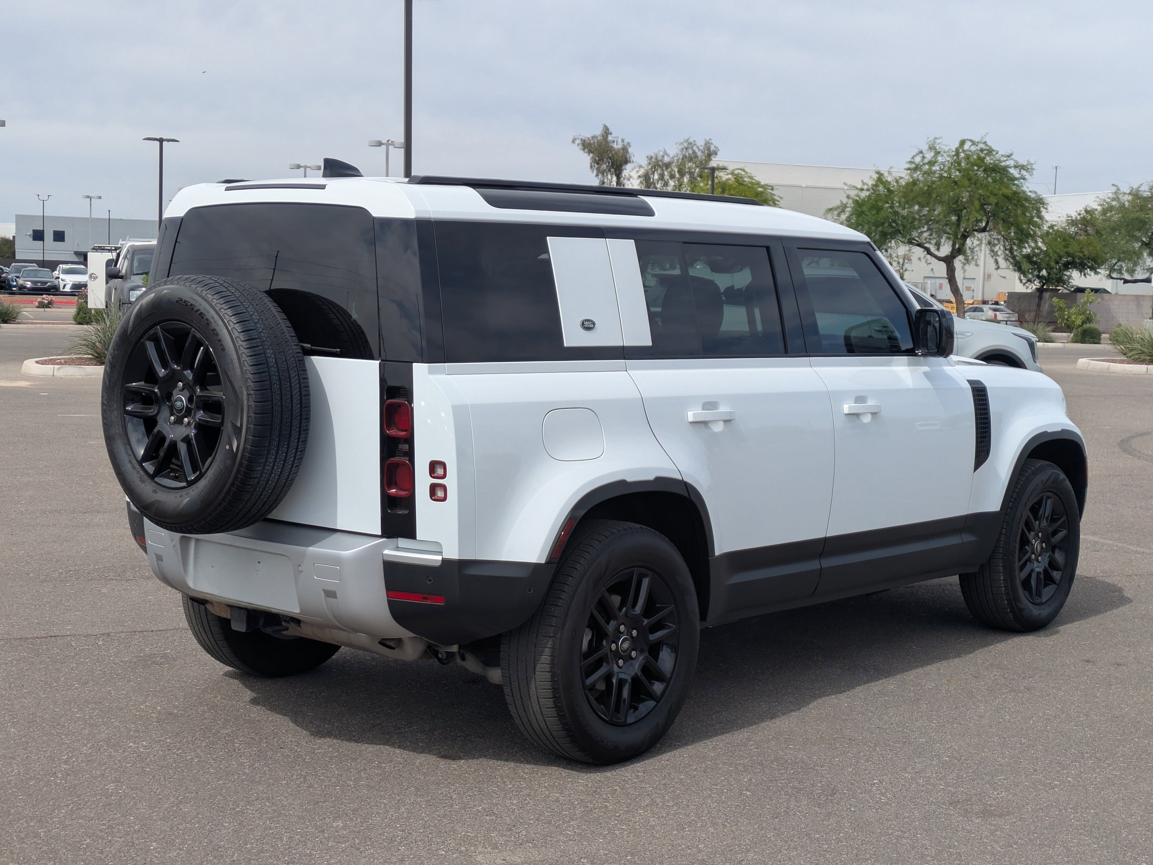Used 2024 Land Rover Defender 110 S image 3