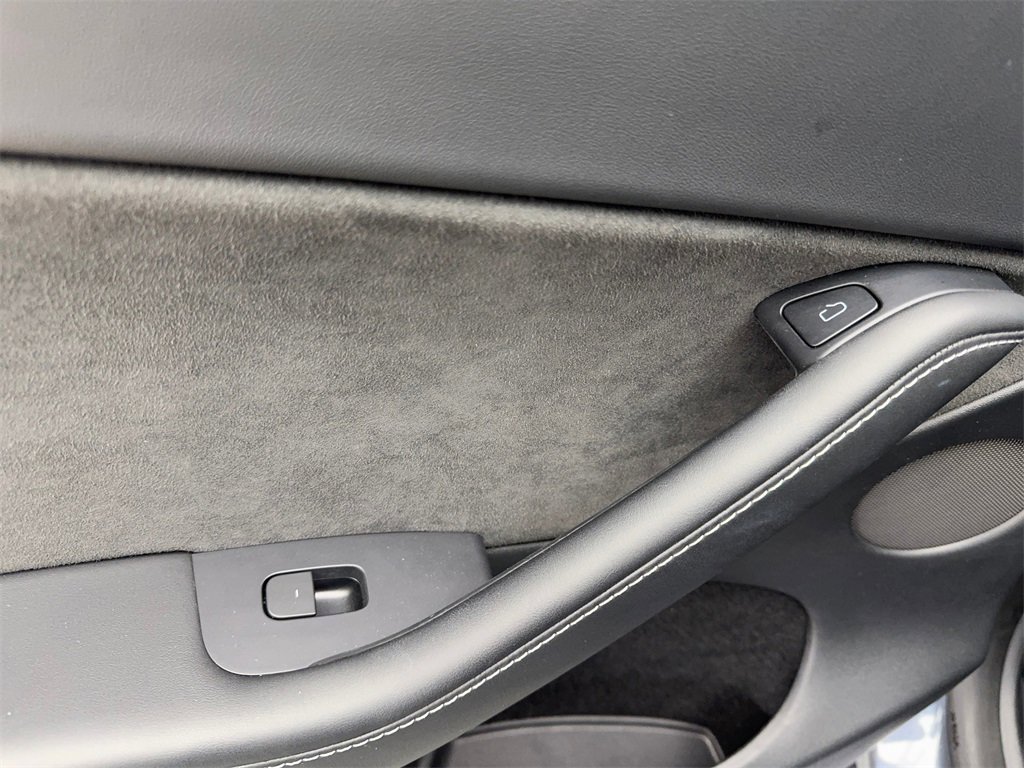 Used 2023 Tesla Model Y Performance image 37