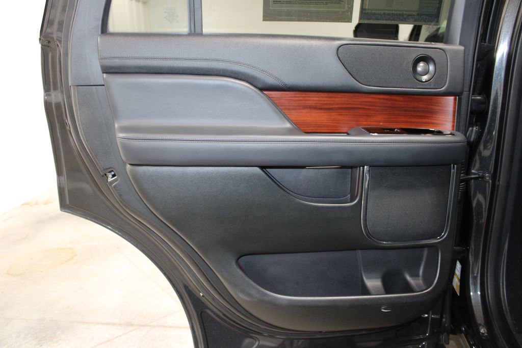 Used 2023 Lincoln Navigator Reserve AWD/4WD image 23