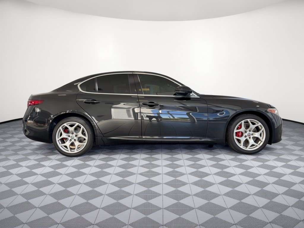 Used 2020 Alfa Romeo Giulia Ti w/ Active Blind Spot Package AWD/4WD image 8