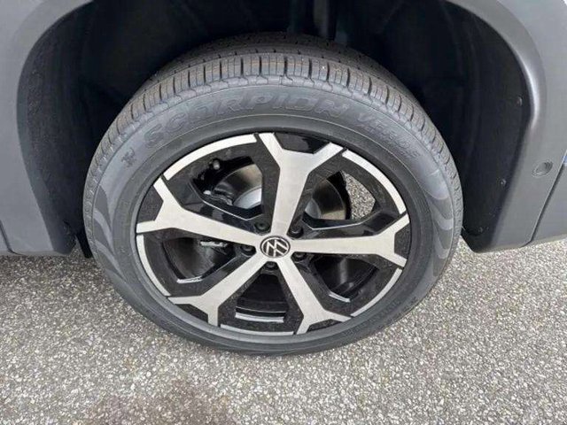 New 2026 Volkswagen Tiguan SE image 10