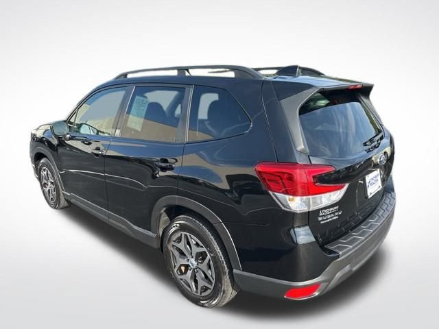 Used 2021 Subaru Forester Premium image 3