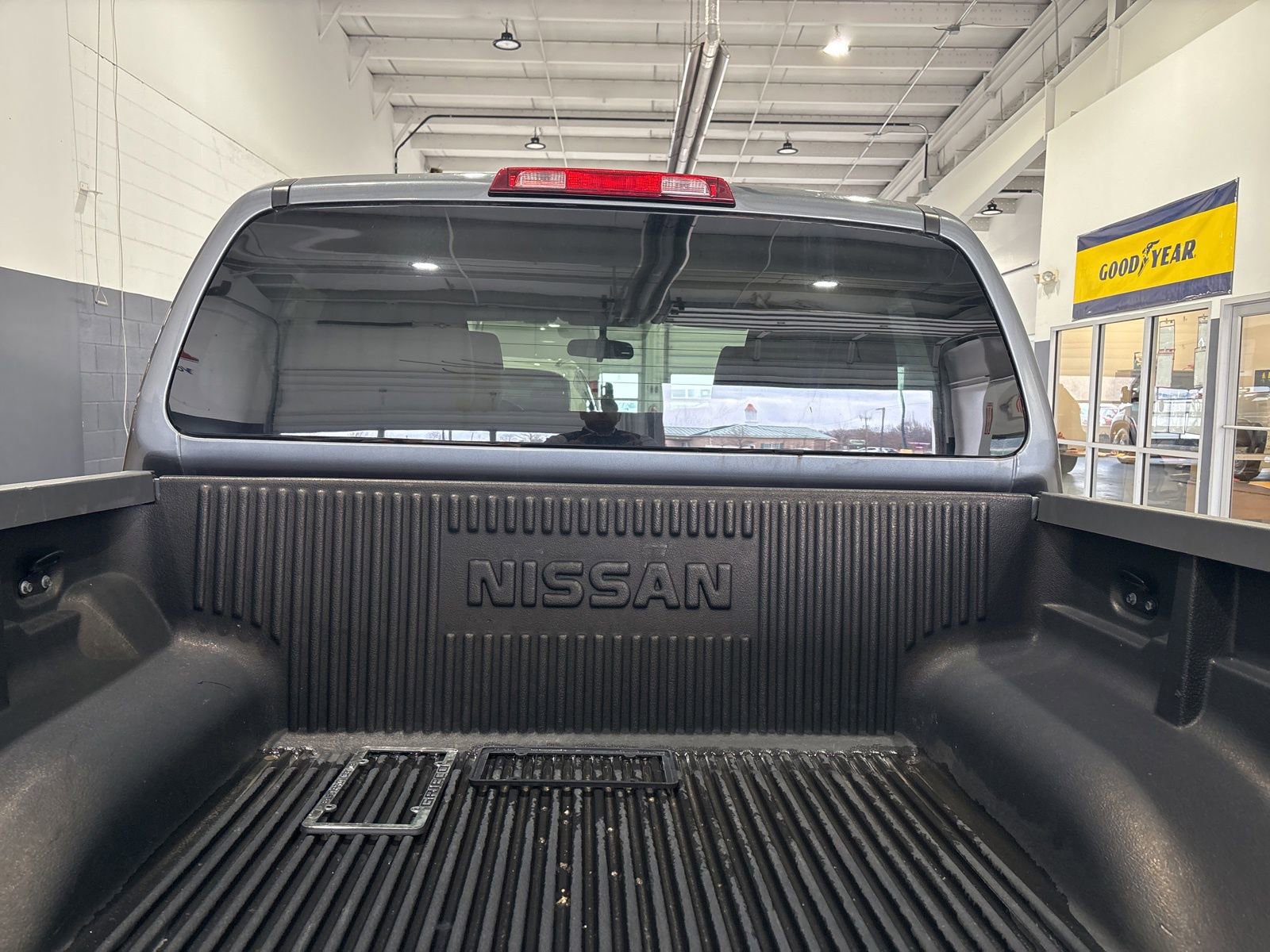 Used 2018 Nissan Frontier SV image 3