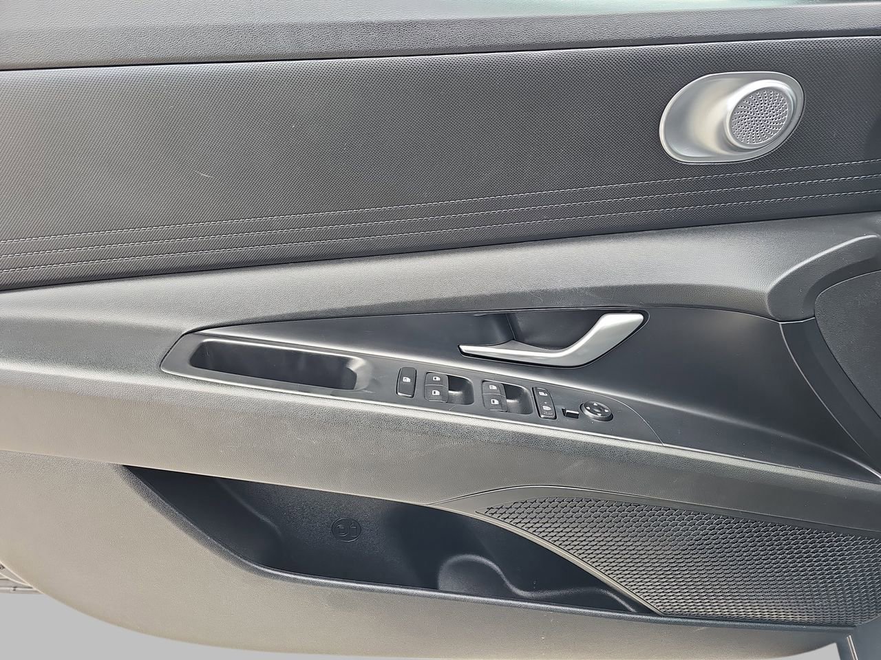 Used 2023 Hyundai Elantra SEL image 30