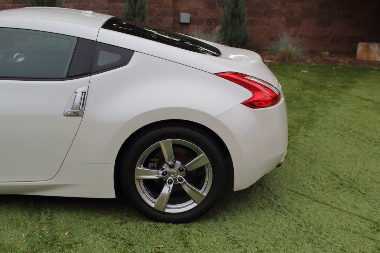 Used 2009 Nissan 370Z Touring RWD image 31