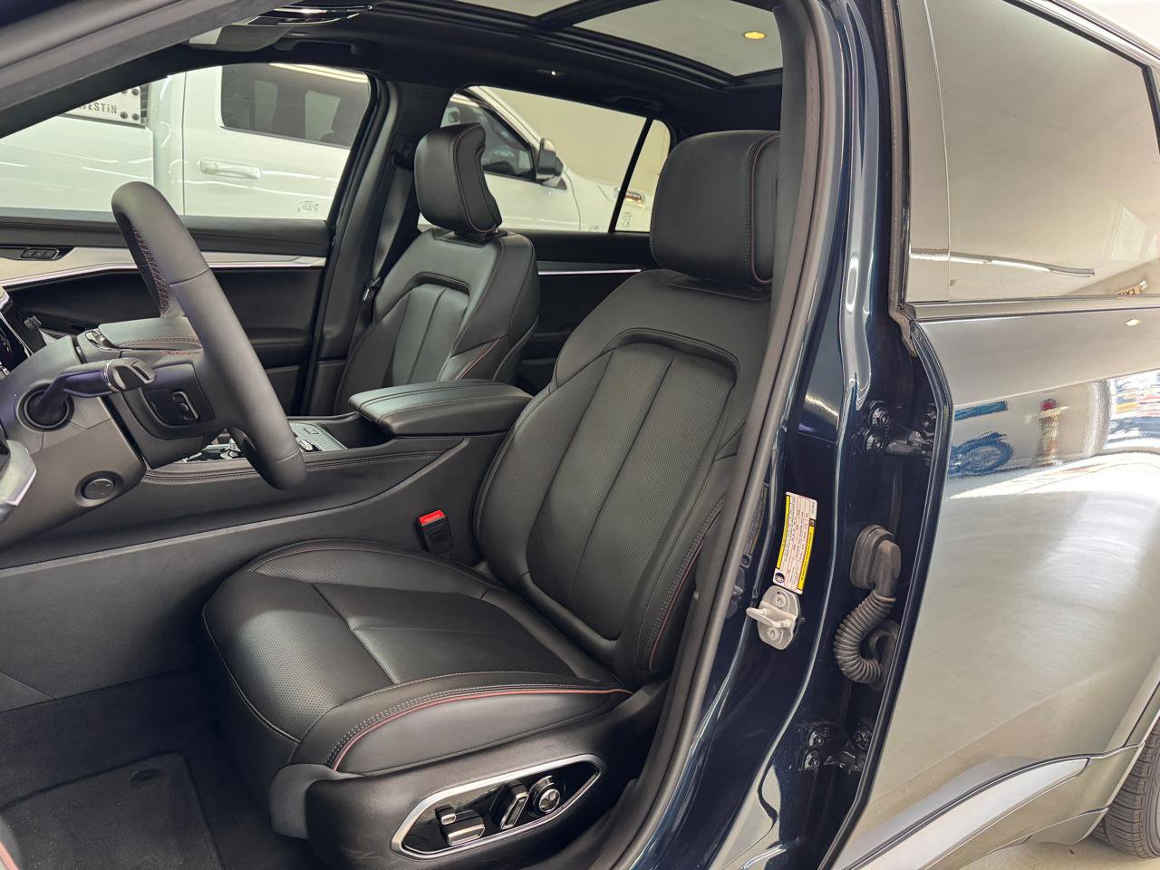 Used 2024 Jeep Wagoneer Launch Edition AWD/4WD image 7